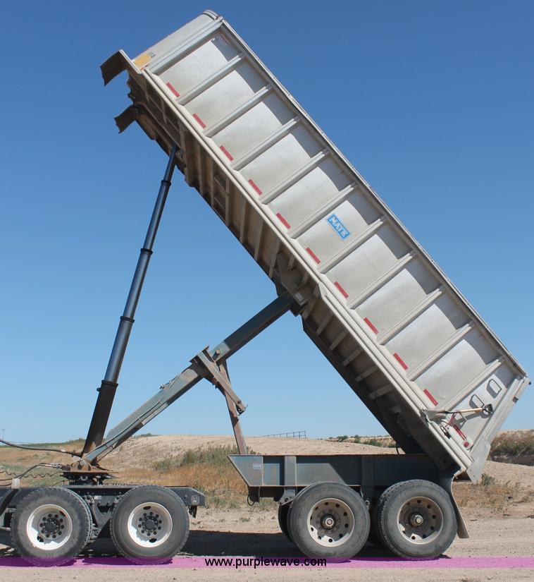 image for item C2728 1992 Mate 26' end dump trailer