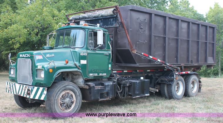 image for item C2737 1985 Mack DM685S roll off truck