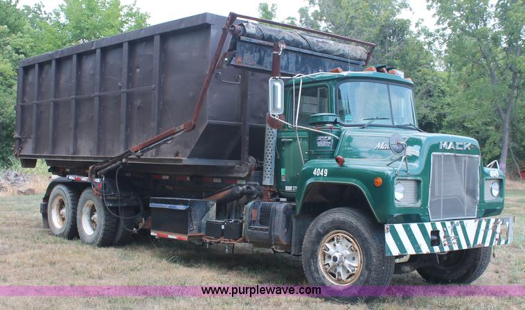 image for item C2737 1985 Mack DM685S roll off truck