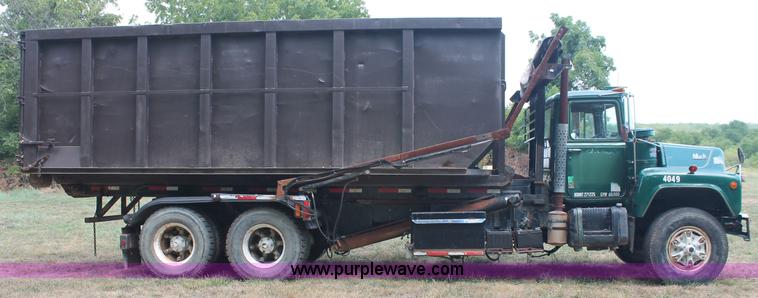 image for item C2737 1985 Mack DM685S roll off truck