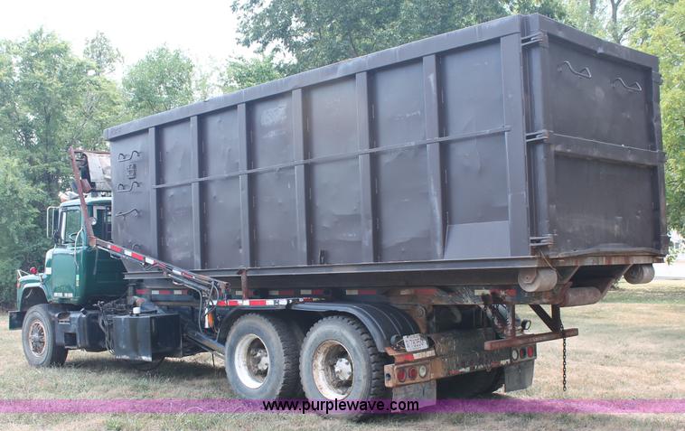 image for item C2737 1985 Mack DM685S roll off truck