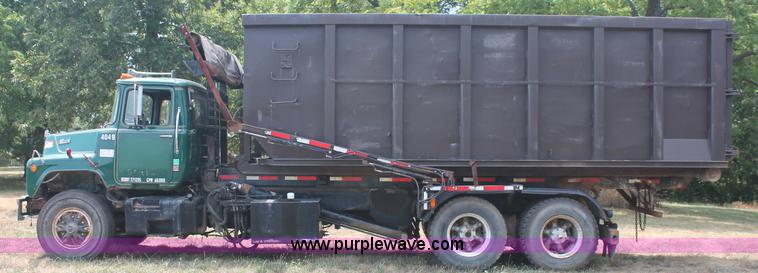 image for item C2737 1985 Mack DM685S roll off truck