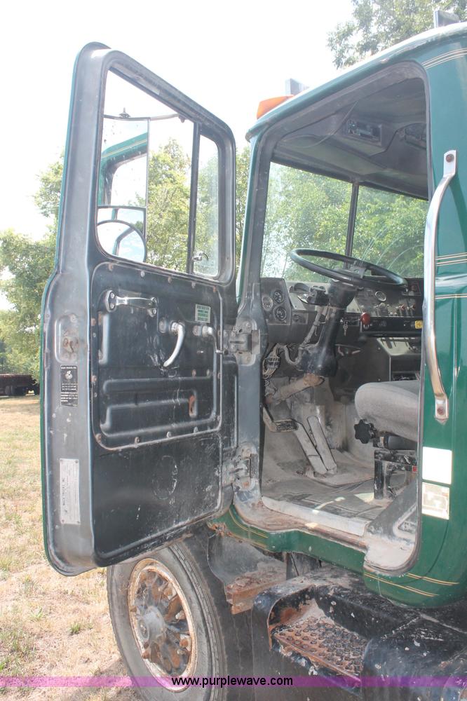 image for item C2737 1985 Mack DM685S roll off truck