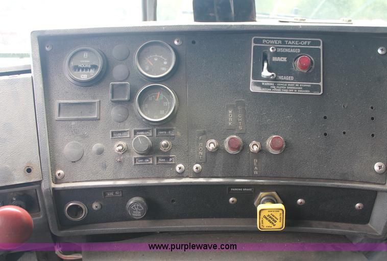 image for item C2737 1985 Mack DM685S roll off truck