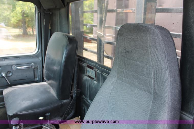 image for item C2737 1985 Mack DM685S roll off truck