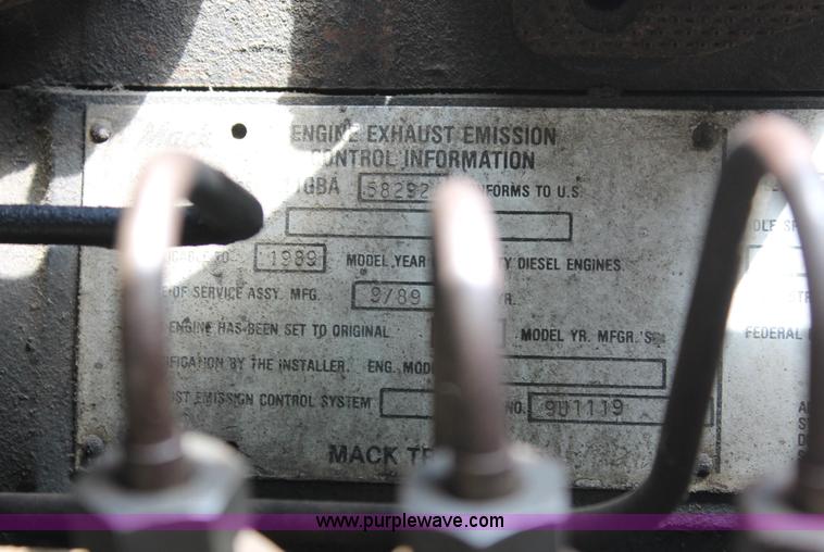 image for item C2737 1985 Mack DM685S roll off truck