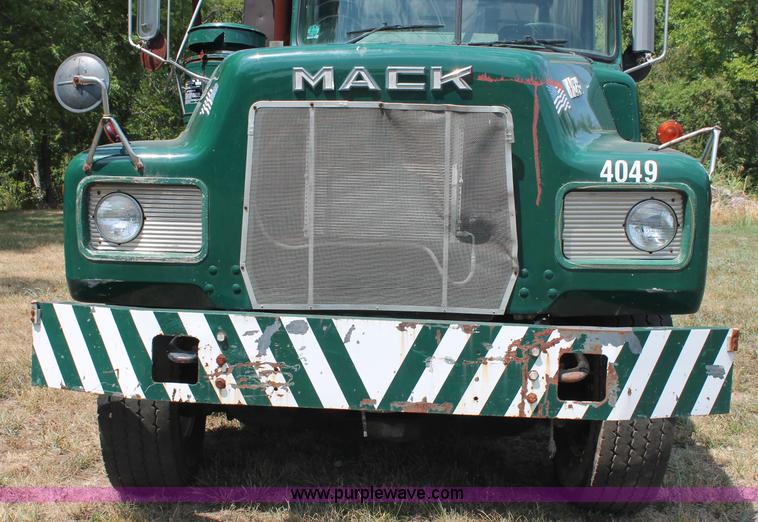 image for item C2737 1985 Mack DM685S roll off truck