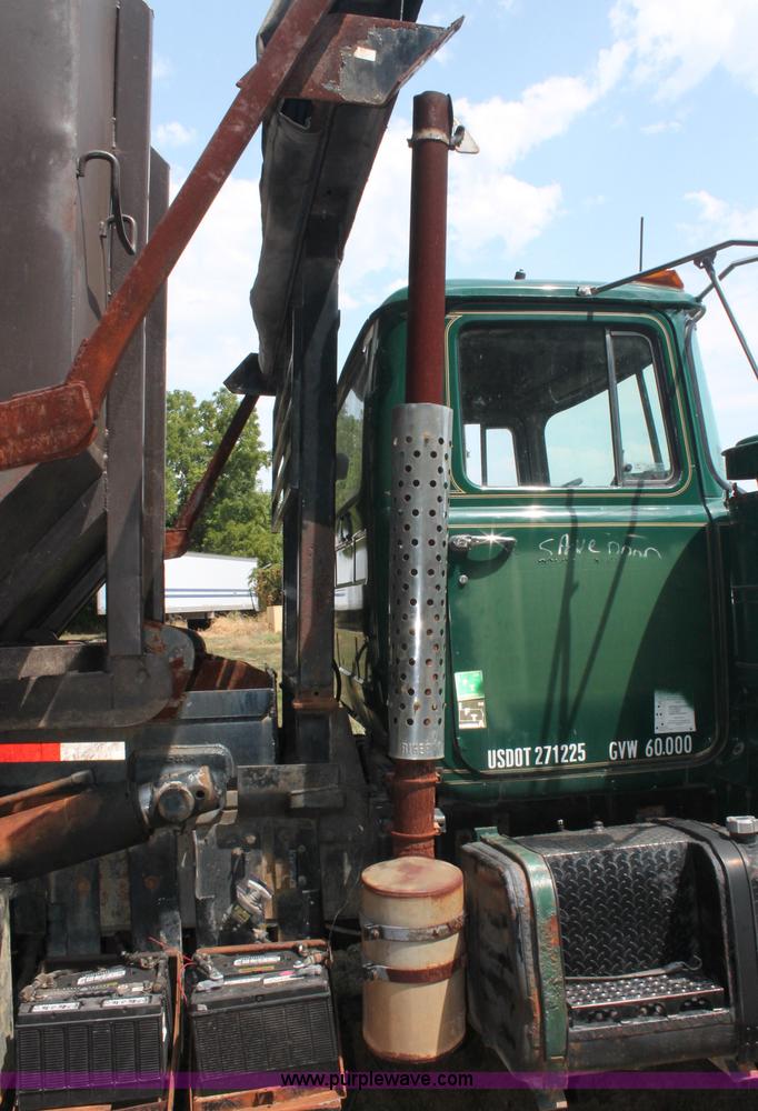 image for item C2737 1985 Mack DM685S roll off truck