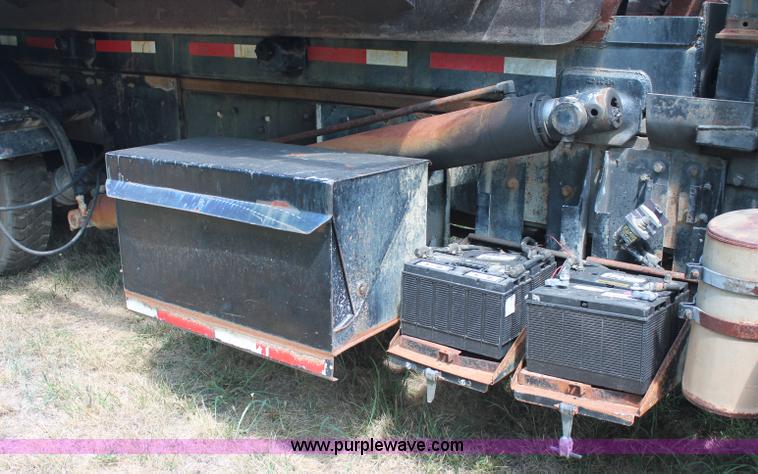 image for item C2737 1985 Mack DM685S roll off truck