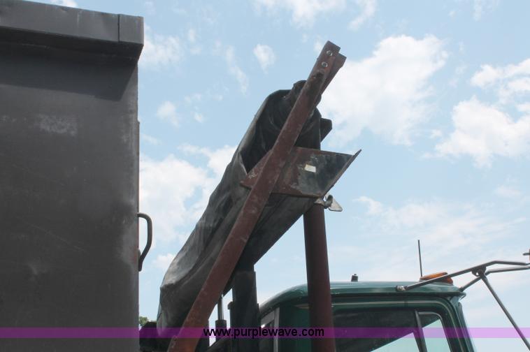 image for item C2737 1985 Mack DM685S roll off truck