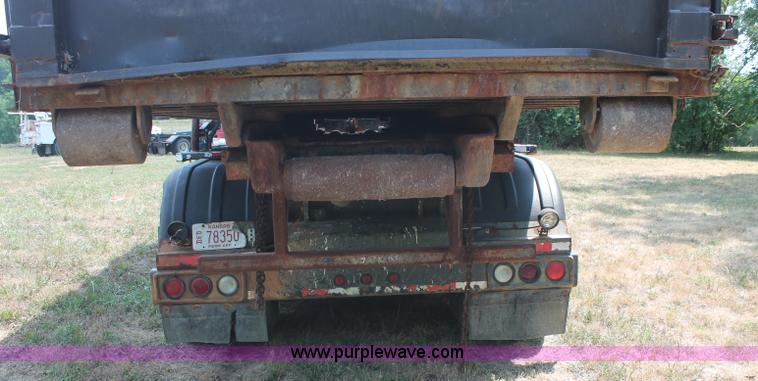 image for item C2737 1985 Mack DM685S roll off truck