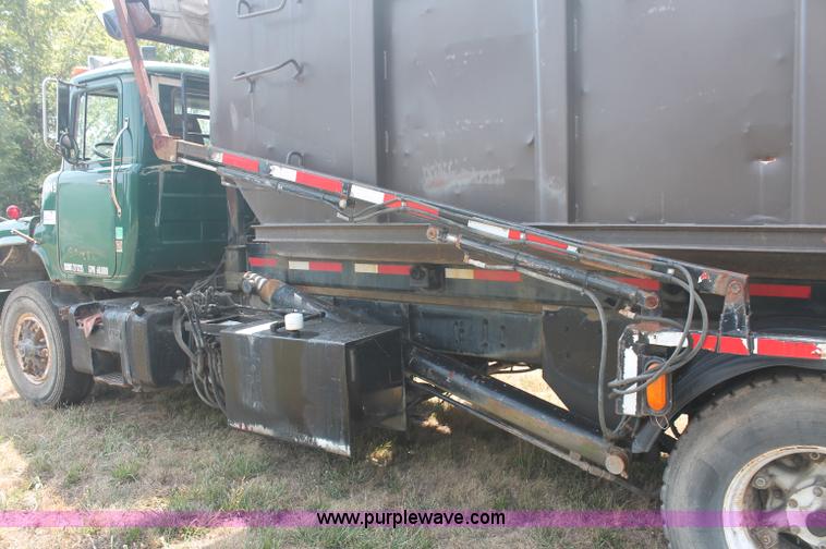 image for item C2737 1985 Mack DM685S roll off truck