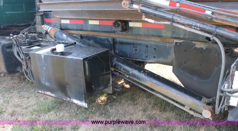 image for item C2737 1985 Mack DM685S roll off truck