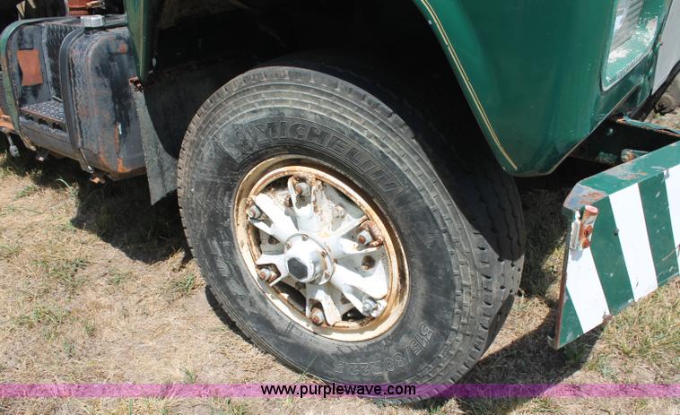 image for item C2737 1985 Mack DM685S roll off truck