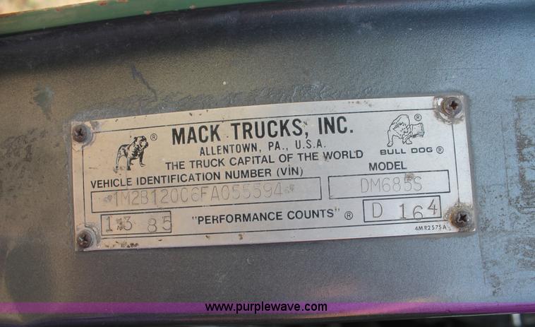 image for item C2737 1985 Mack DM685S roll off truck