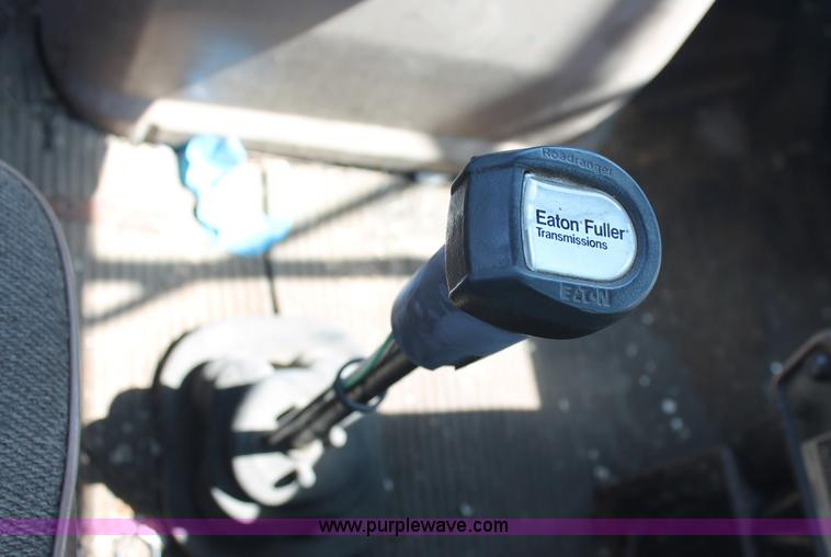 image for item C2740 1988 Ford LT9000 semi truck