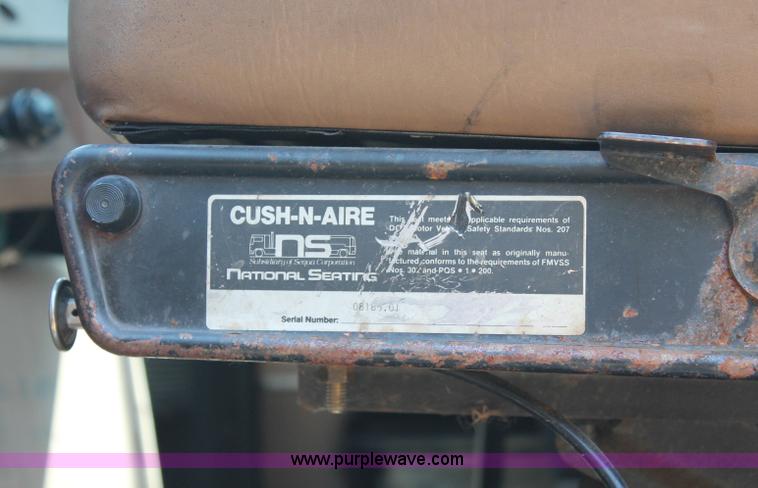 image for item C2740 1988 Ford LT9000 semi truck