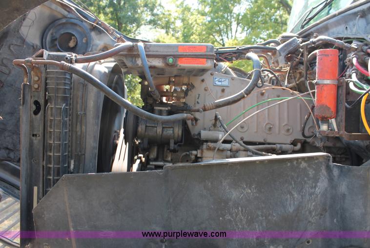 image for item C2740 1988 Ford LT9000 semi truck