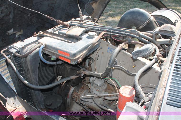 image for item C2740 1988 Ford LT9000 semi truck