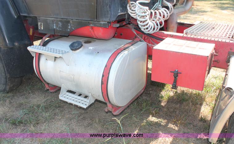 image for item C2740 1988 Ford LT9000 semi truck