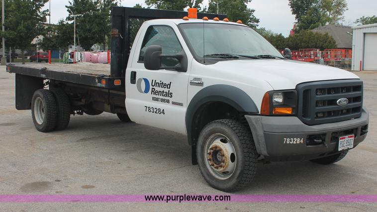 image for item C2756 2006 Ford F450 XL Super Duty flatbed pickup truck