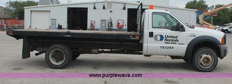 image for item C2756 2006 Ford F450 XL Super Duty flatbed pickup truck