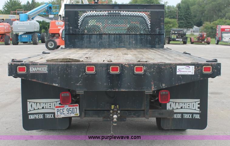 image for item C2756 2006 Ford F450 XL Super Duty flatbed pickup truck