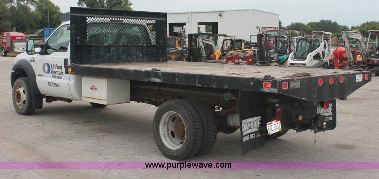 image for item C2756 2006 Ford F450 XL Super Duty flatbed pickup truck