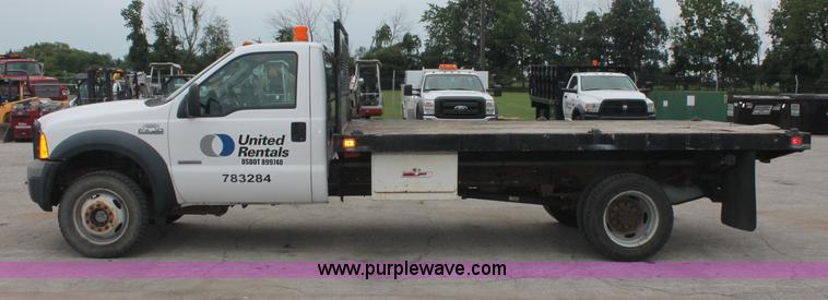 image for item C2756 2006 Ford F450 XL Super Duty flatbed pickup truck