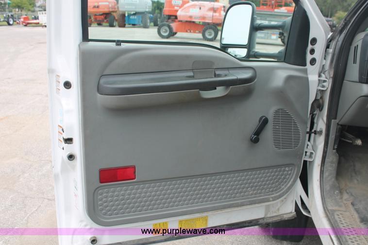 image for item C2756 2006 Ford F450 XL Super Duty flatbed pickup truck