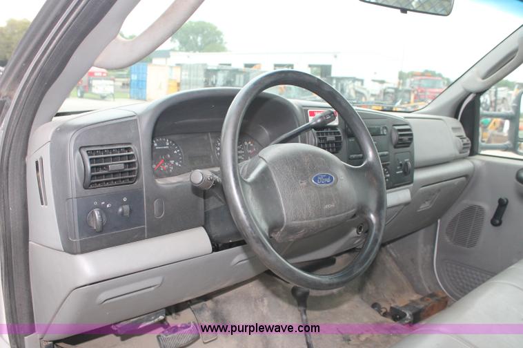 image for item C2756 2006 Ford F450 XL Super Duty flatbed pickup truck