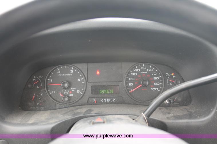 image for item C2756 2006 Ford F450 XL Super Duty flatbed pickup truck