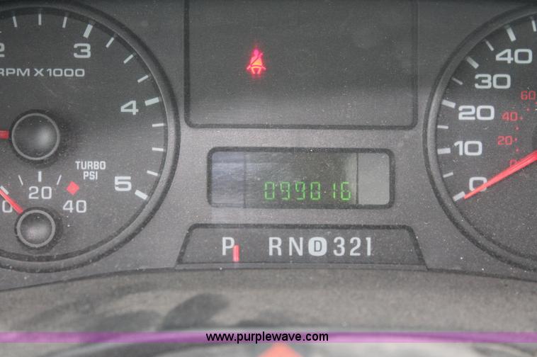 image for item C2756 2006 Ford F450 XL Super Duty flatbed pickup truck