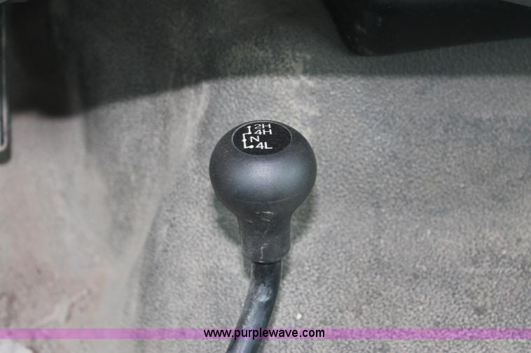 image for item C2756 2006 Ford F450 XL Super Duty flatbed pickup truck