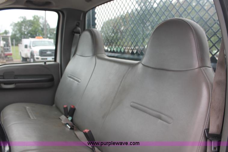 image for item C2756 2006 Ford F450 XL Super Duty flatbed pickup truck