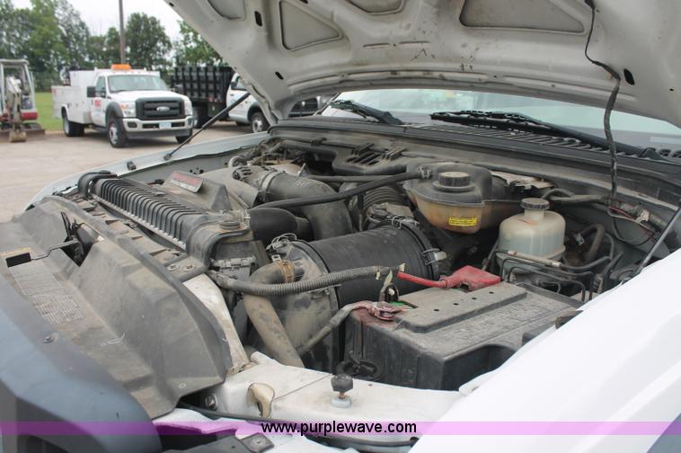 image for item C2756 2006 Ford F450 XL Super Duty flatbed pickup truck