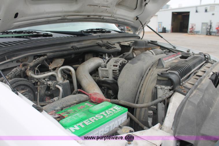 image for item C2756 2006 Ford F450 XL Super Duty flatbed pickup truck