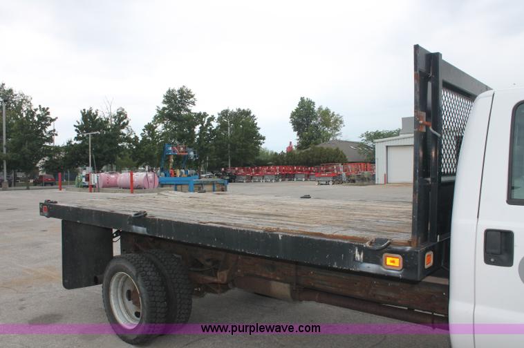 image for item C2756 2006 Ford F450 XL Super Duty flatbed pickup truck