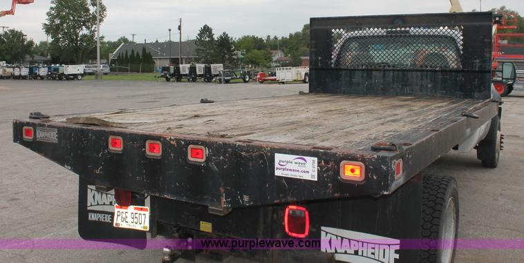 image for item C2756 2006 Ford F450 XL Super Duty flatbed pickup truck