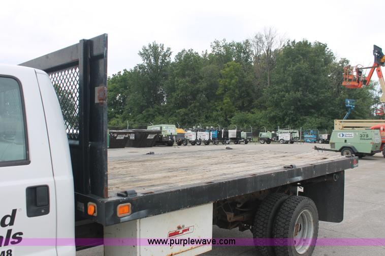 image for item C2756 2006 Ford F450 XL Super Duty flatbed pickup truck