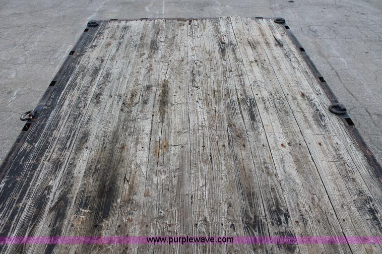 image for item C2756 2006 Ford F450 XL Super Duty flatbed pickup truck