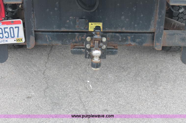 image for item C2756 2006 Ford F450 XL Super Duty flatbed pickup truck