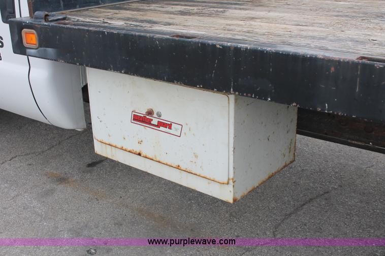 image for item C2756 2006 Ford F450 XL Super Duty flatbed pickup truck