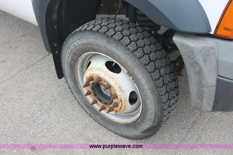 image for item C2756 2006 Ford F450 XL Super Duty flatbed pickup truck