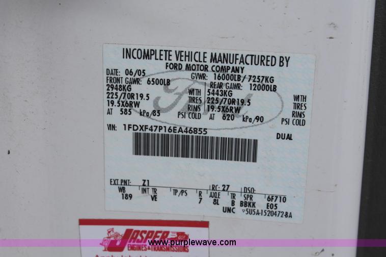 image for item C2756 2006 Ford F450 XL Super Duty flatbed pickup truck