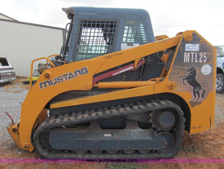 image for item C3527 2004 Mustang MTL25 high flow track skid steer