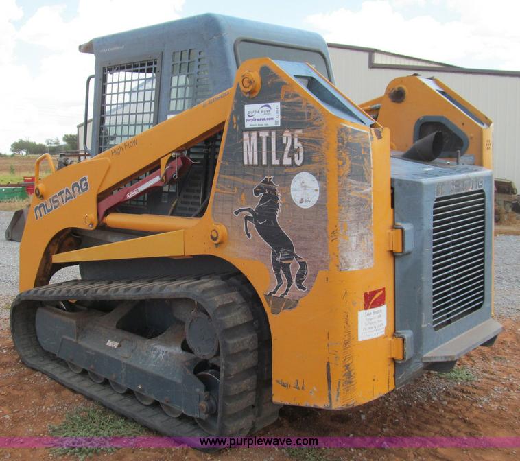 image for item C3527 2004 Mustang MTL25 high flow track skid steer