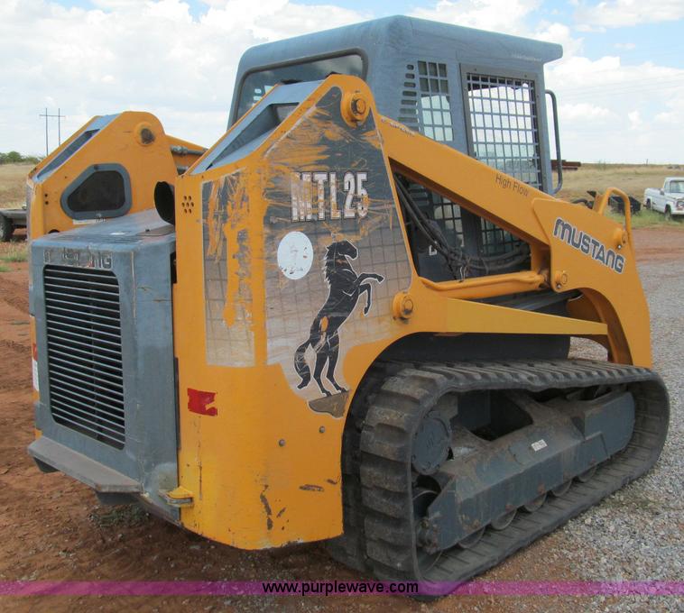 image for item C3527 2004 Mustang MTL25 high flow track skid steer