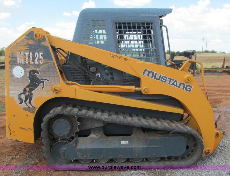image for item C3527 2004 Mustang MTL25 high flow track skid steer