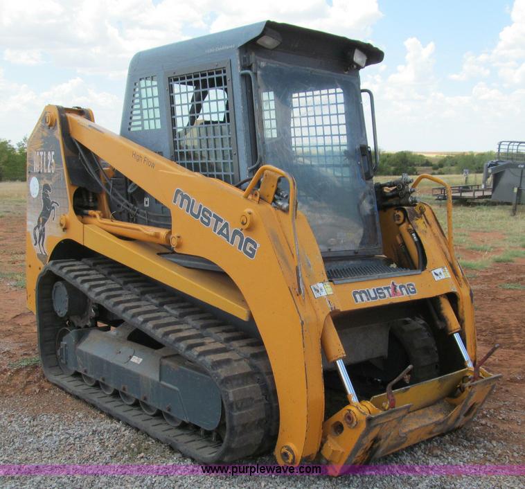 image for item C3527 2004 Mustang MTL25 high flow track skid steer